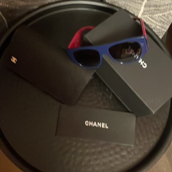 CHANEL shades - Picture 10 of 11